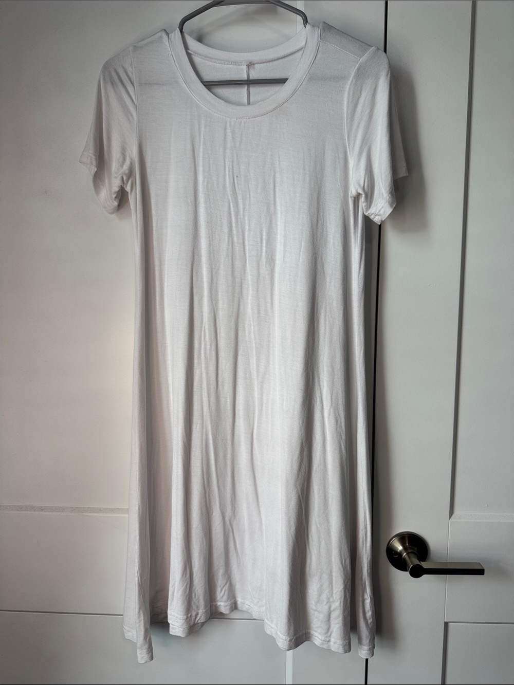 Women’s Classic White Short-Sleeve Swing Dress size m